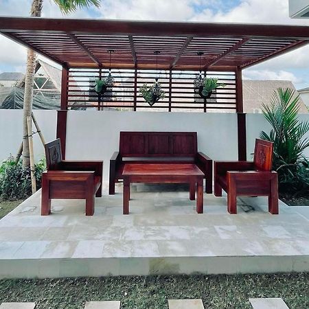 Mega Canggu Guest House Esterno foto