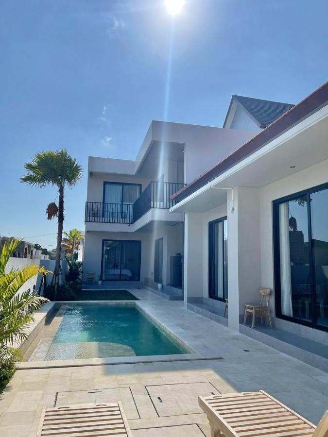 Mega Canggu Guest House Esterno foto