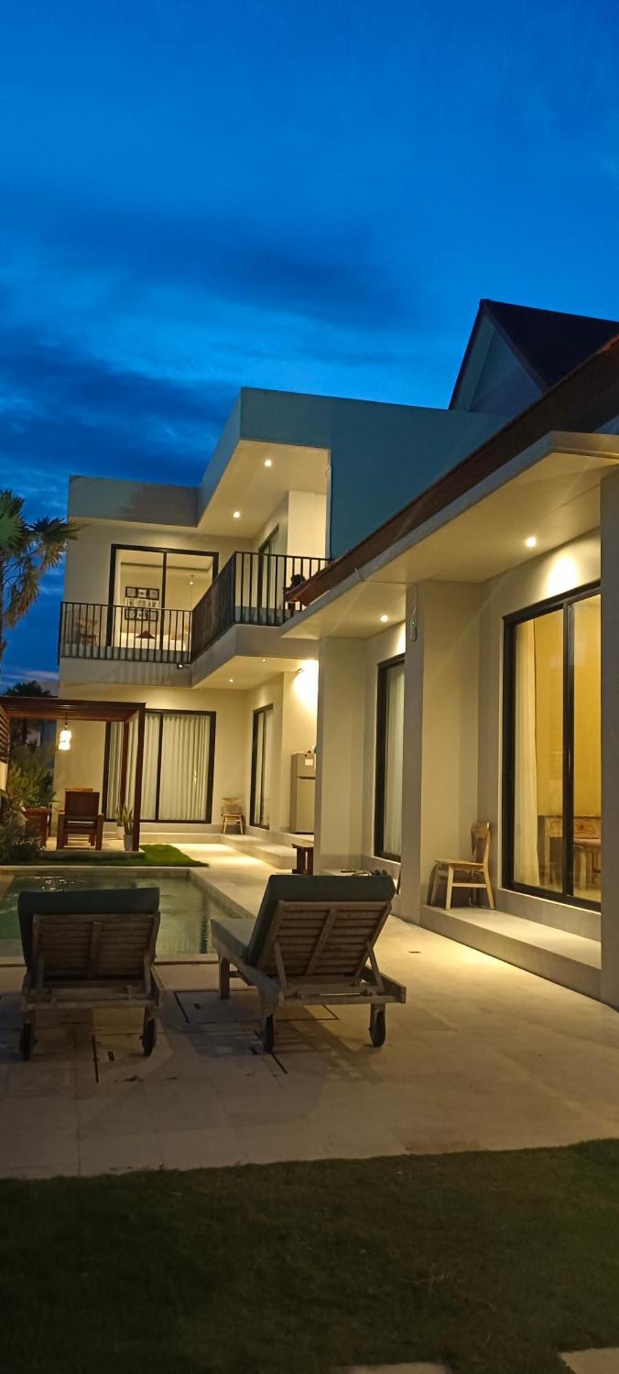 Mega Canggu Guest House Esterno foto